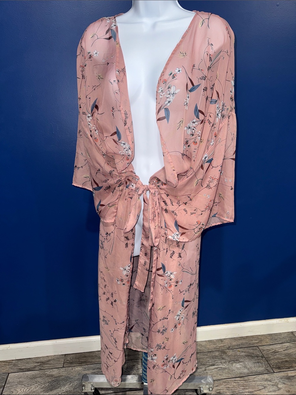Blush Pink Floral Front-Tie Kimono Robe– Size 2XL–3XL - Picture 2 of 12